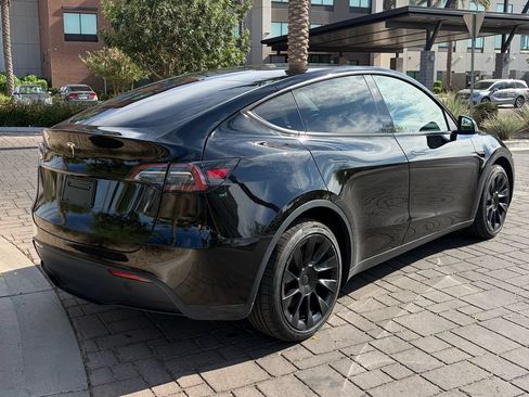 Used 2023 Tesla Model Y Long Range AWD/4WD image 3
