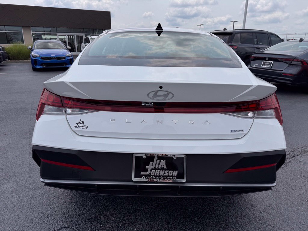 Used 2026 Hyundai Elantra Hybrid FWD image 4