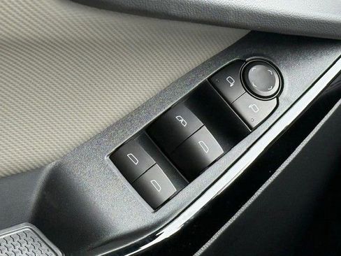 New 2026 Chevrolet Equinox LT w/ Convenience Package II image 33