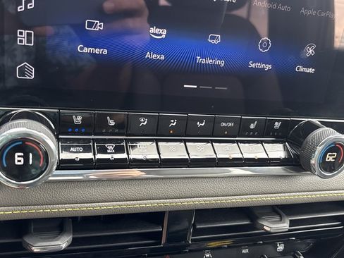 Used 2025 Chevrolet Colorado ZR2 w/ Technology Package AWD/4WD image 34