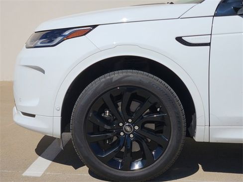 Used 2025 Land Rover Discovery Sport S image 9