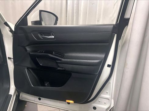 Certified 2022 Nissan Pathfinder SV image 12