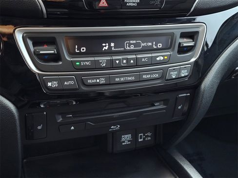 Used 2021 Honda Pilot Touring image 25