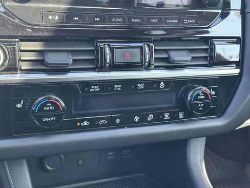 Used 2022 Nissan Pathfinder SL w/ SL Premium Package image 23