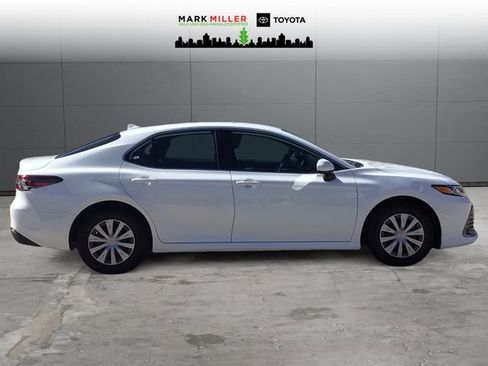 Used 2022 Toyota Camry LE FWD image 6