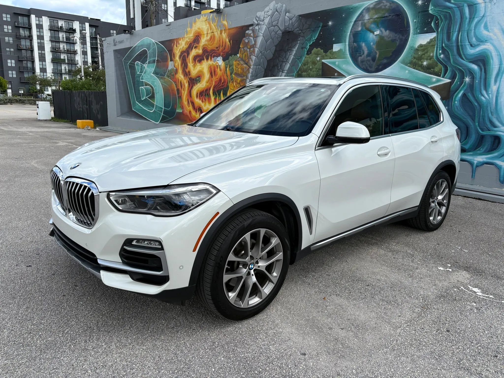 Used 2019 BMW X5 xDrive40i w/ Premium Package AWD/4WD image 1