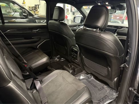 Used 2021 Jeep Grand Cherokee L Laredo image 27