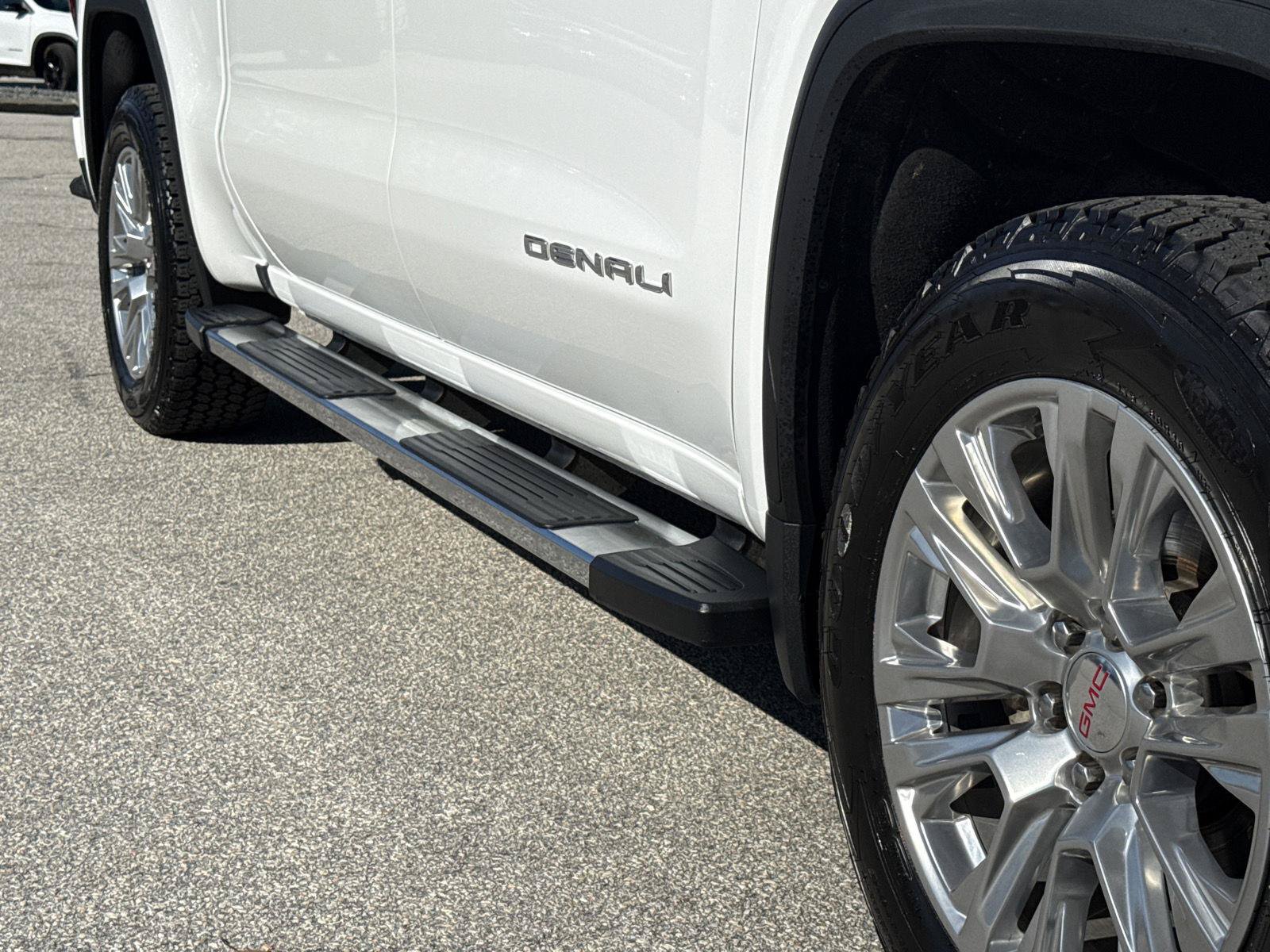 Used 2023 GMC Sierra 1500 Denali AWD/4WD image 9