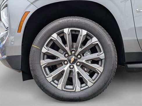 New 2026 Chevrolet Suburban High Country image 18