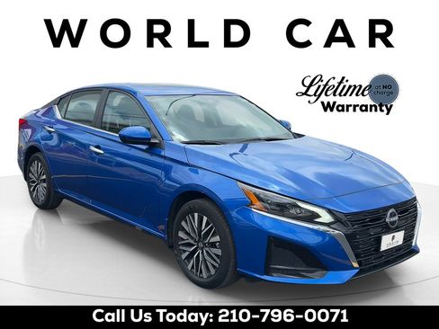 Used 2025 Nissan Altima 2.5 SV w/ SV Premium Package AWD/4WD image 1
