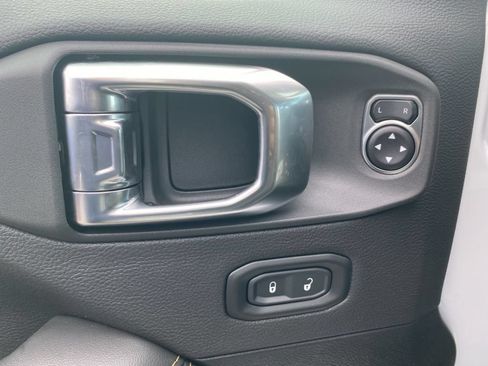 New 2026 Jeep Wrangler Unlimited Sahara AWD/4WD image 25