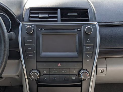 Used 2017 Toyota Camry LE FWD image 15