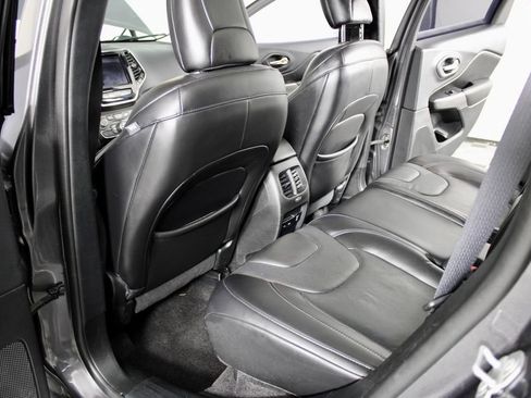 Used 2019 Jeep Cherokee Limited AWD/4WD image 30