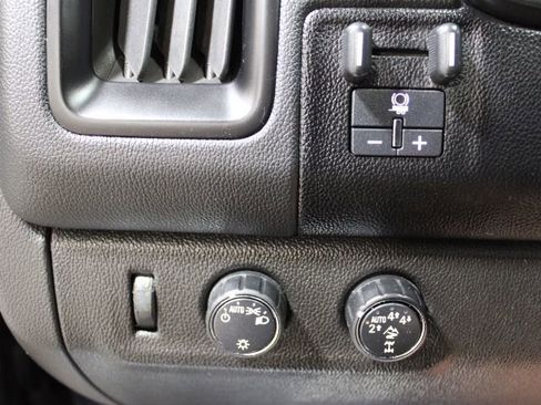Used 2020 Chevrolet Colorado ZR2 AWD/4WD image 37