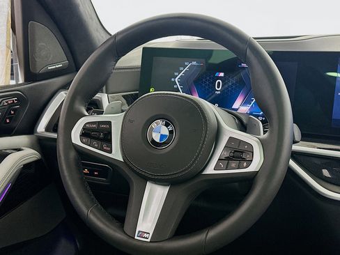 Used 2024 BMW X7 xDrive40i w/ Executive Package image 8