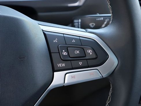 Used 2022 Volkswagen Tiguan SE w/ Panoramic Sunroof Package image 34