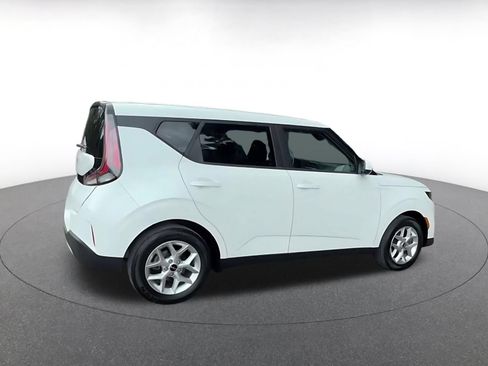 Used 2025 Kia Soul LX w/ LX Technology Package FWD image 15