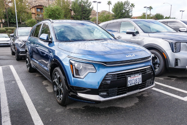 Used 2023 Kia Niro EX Touring FWD image 1