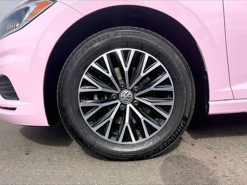 Used 2019 Volkswagen Jetta SEL w/ Cold Weather Package FWD image 4