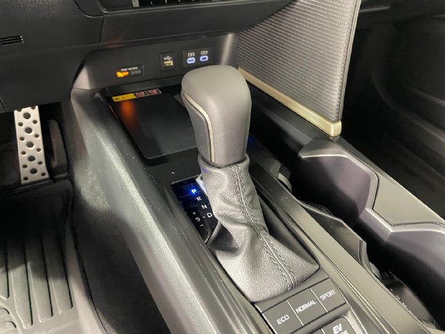 New 2026 Toyota Camry Hybrid w/ Multimedia Upgrade Package AWD/4WD image 4
