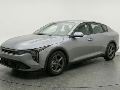 Used 2025 Kia K4 LXS image 3