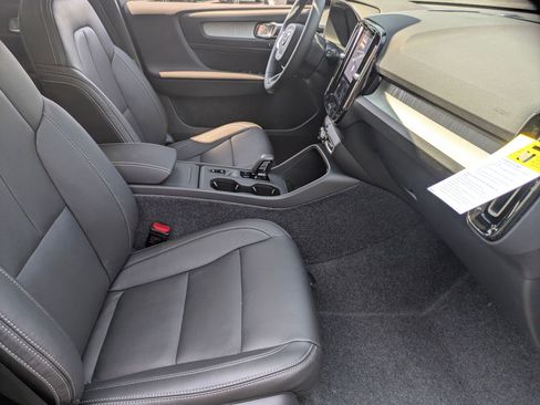 New 2026 Volvo XC40 B5 Core w/ Protection Package Premier image 28