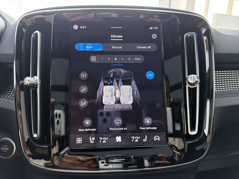 Certified 2023 Volvo XC40 B5 Plus w/ Protection Package Premier AWD/4WD image 21