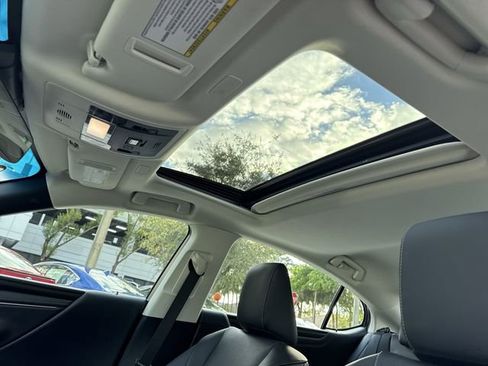 Used 2024 Lexus ES 350 350 w/ Premium Package image 22