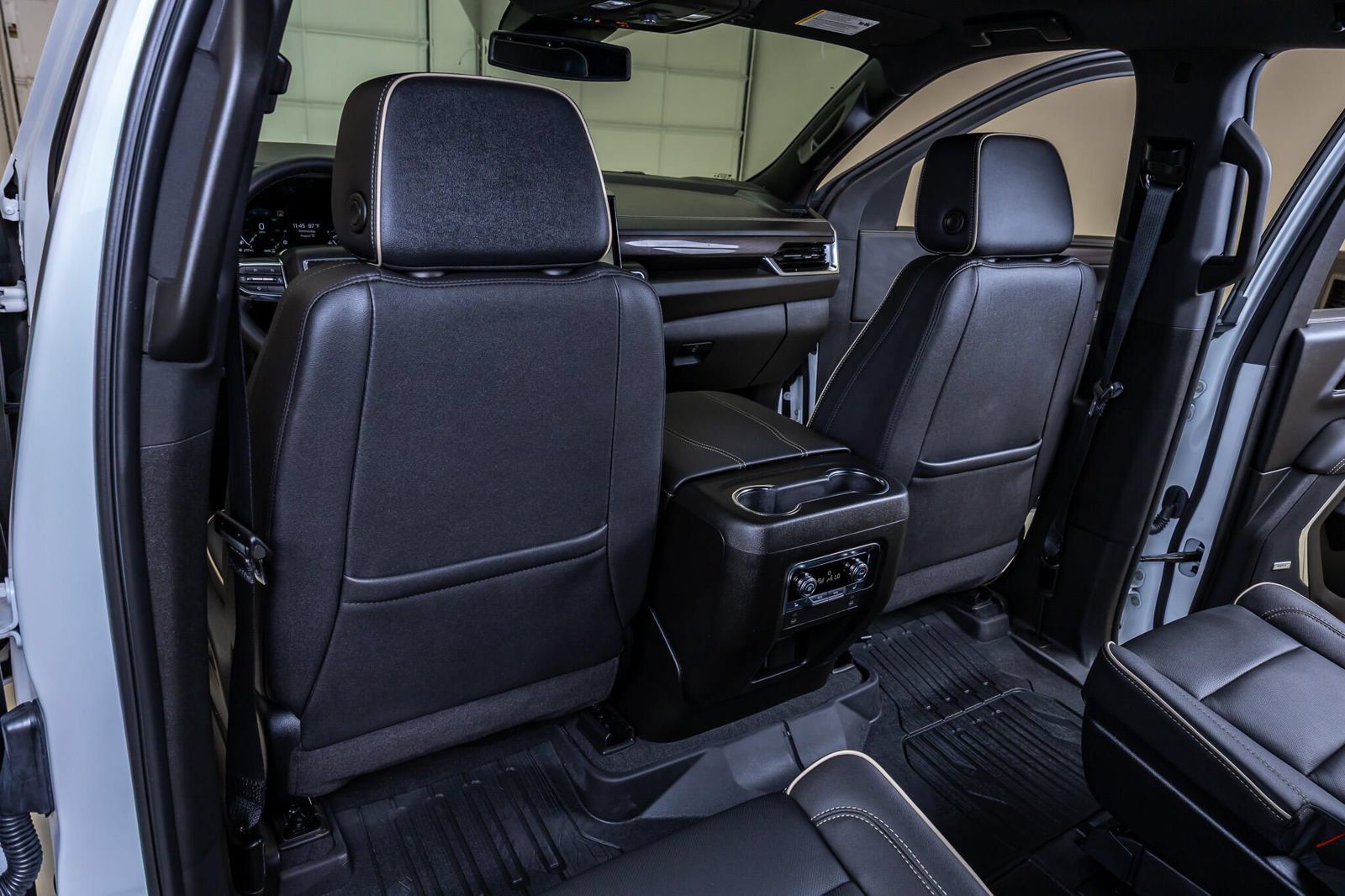 Used 2025 GMC Yukon Elevation w/ LPO, Elevation Black Package AWD/4WD image 33