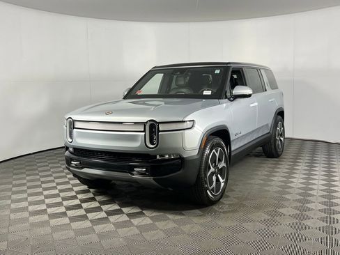 Used 2024 Rivian R1S Adventure image 3