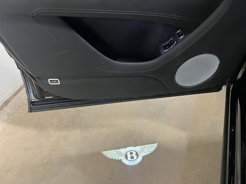 Used 2024 Bentley Bentayga Plug-In Hybrid AWD/4WD image 7