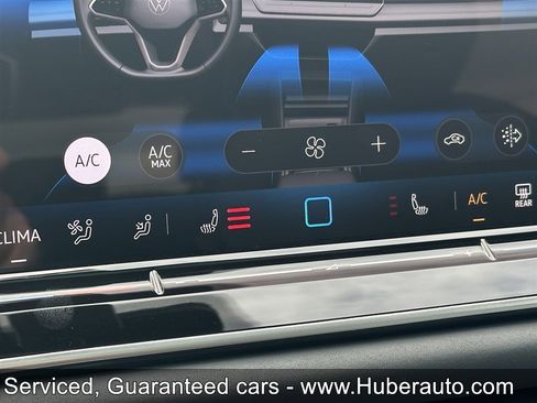 Used 2025 Volkswagen Tiguan SE R-Line image 29