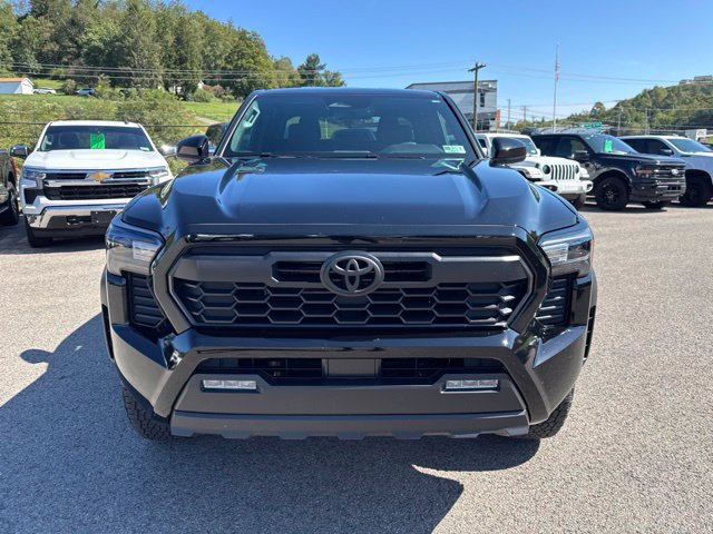 Used 2025 Toyota Tacoma TRD Off-Road AWD/4WD image 2