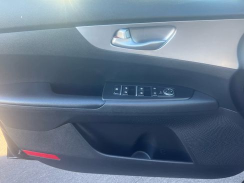 Used 2023 Kia Forte LXS w/ LXS Technology Package image 11