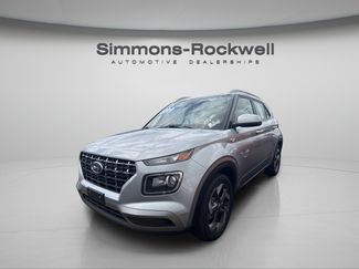 Used 2025 Hyundai Venue SEL FWD video 1