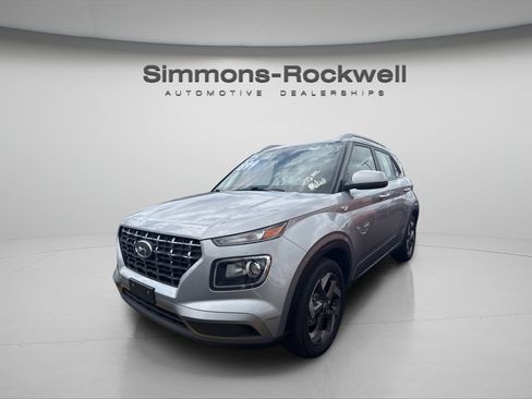 Used 2025 Hyundai Venue SEL FWD image 1