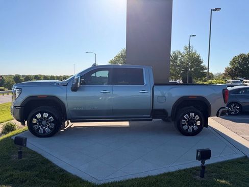 Used 2024 GMC Sierra 3500 Denali w/ Denali Reserve Package AWD/4WD image 2