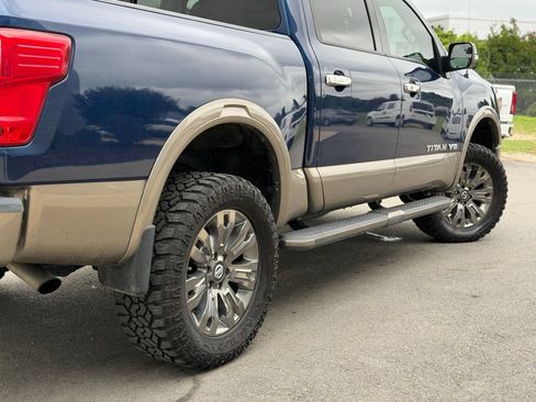 Used 2018 Nissan Titan SV AWD/4WD image 17