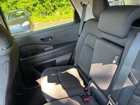 Used 2025 Nissan Pathfinder SV FWD image 38