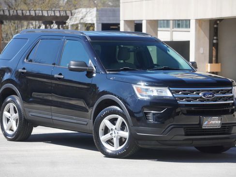 Used 2018 Ford Explorer 4WD image 2