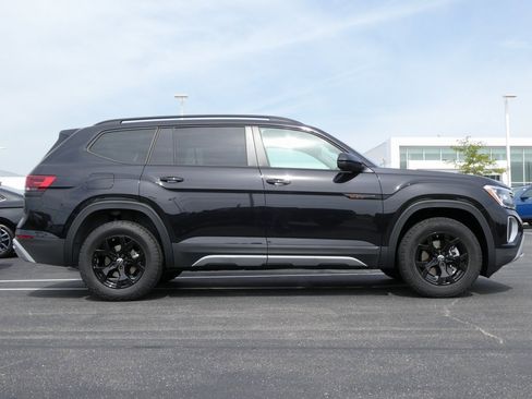 New 2025 Volkswagen Atlas Peak Edition SE image 2