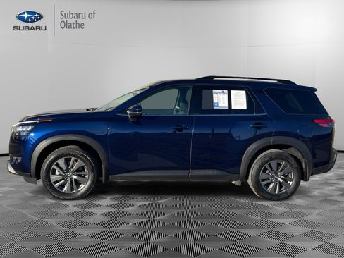 Used 2024 Nissan Pathfinder SV w/ SV Premium Package image 8