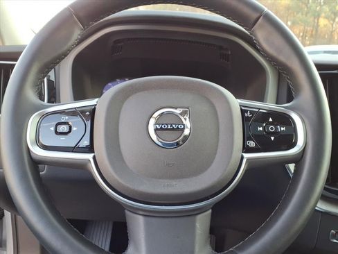Certified 2025 Volvo XC60 B5 Plus image 27