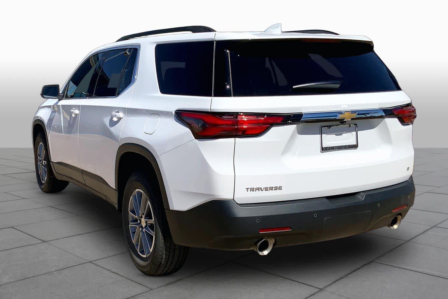 Used 2022 Chevrolet Traverse LT FWD image 12