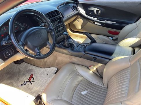 Used 2001 Chevrolet Corvette Convertible w/ Preferred Equipment Group2 RWD image 16