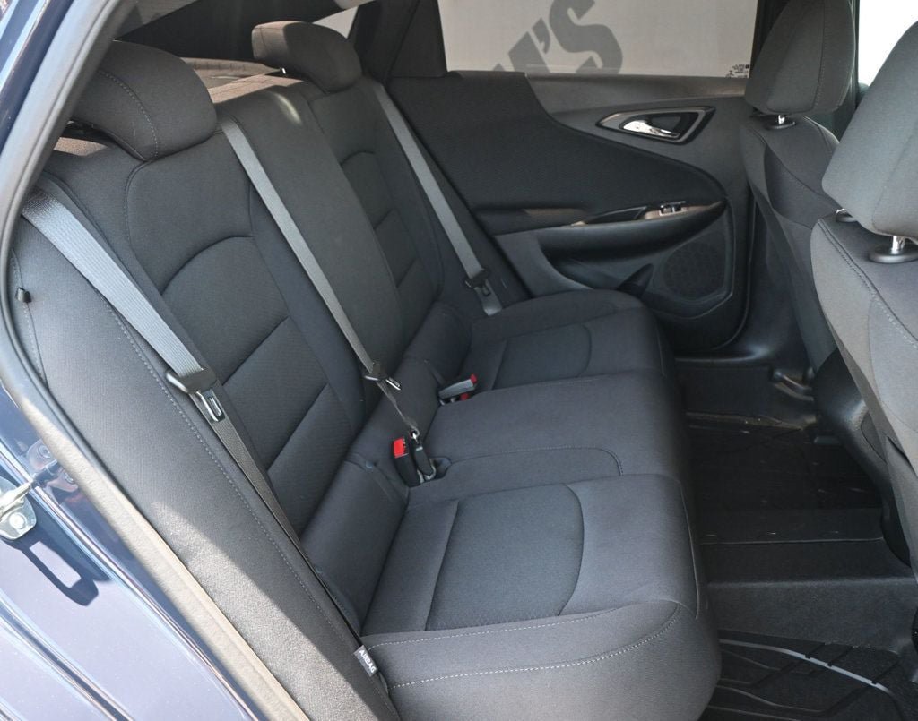 Used 2025 Chevrolet Malibu RS FWD image 17