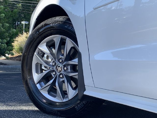 Certified 2024 Toyota Sienna XLE FWD image 41