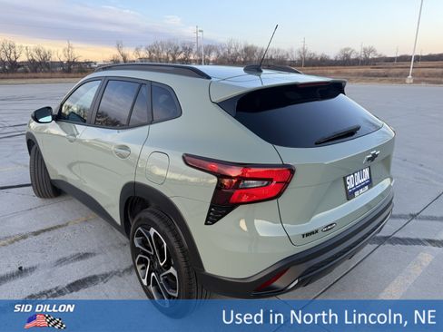 Used 2024 Chevrolet Trax RS w/ Sunroof Package image 7