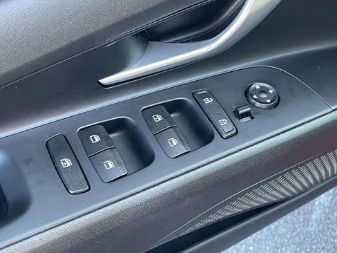 Used 2022 Hyundai Elantra SEL FWD image 15