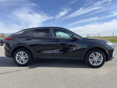 New 2025 Buick Envista Preferred image 3